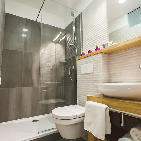 Sir George Luxury * Split