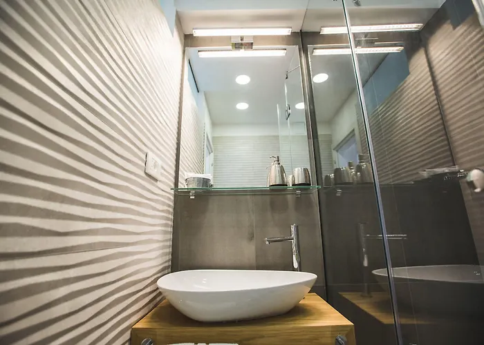 Sir George Luxury * Split