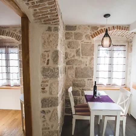 Sir George Luxury * スプリト