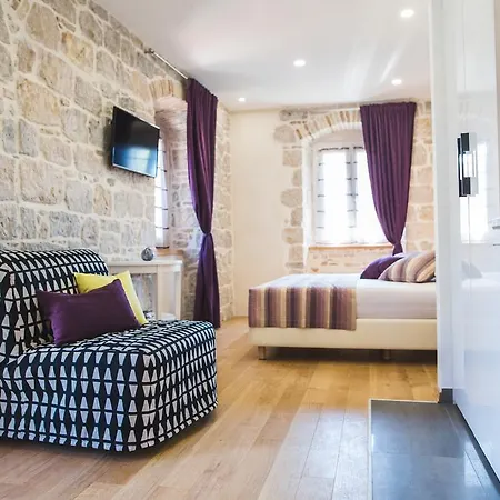 Sir George Luxury Apartment