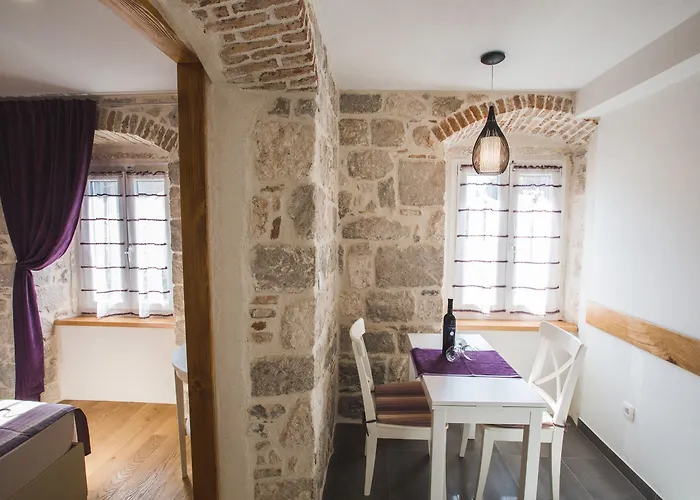 Sir George Luxury * Split