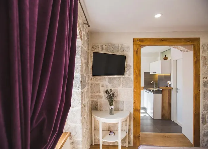 Sir George Luxury * Σπλιτ