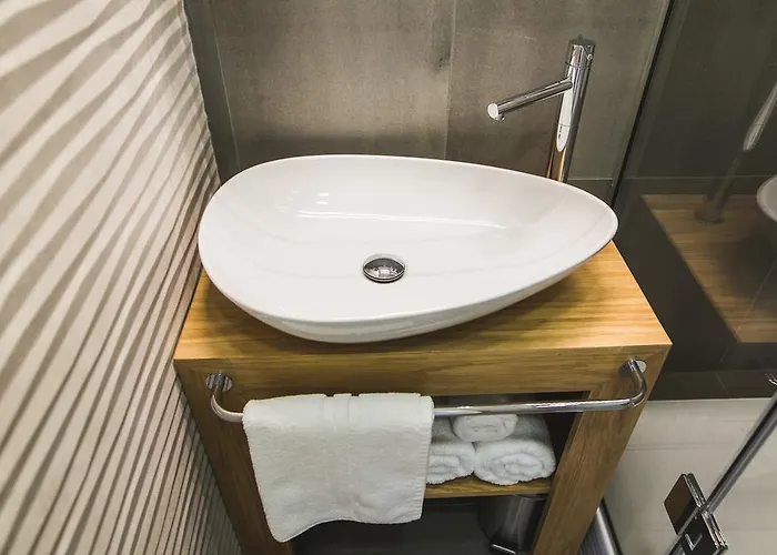 Sir George Luxury * Σπλιτ